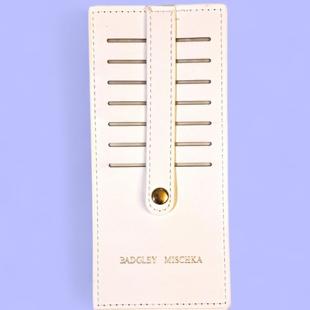 Badgley Mischka White Card Holder. NWT Factory Sealed.    (BIN 005)